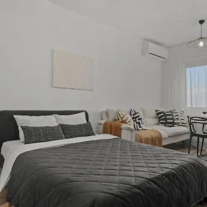 Urban View - Free Parking - Metro Station - Self Check-in Apartament